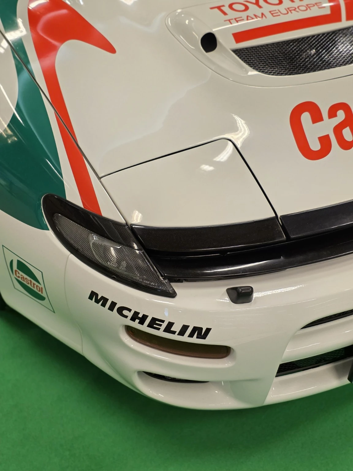 Detal rajdowej Toyoty w barwach Castrol